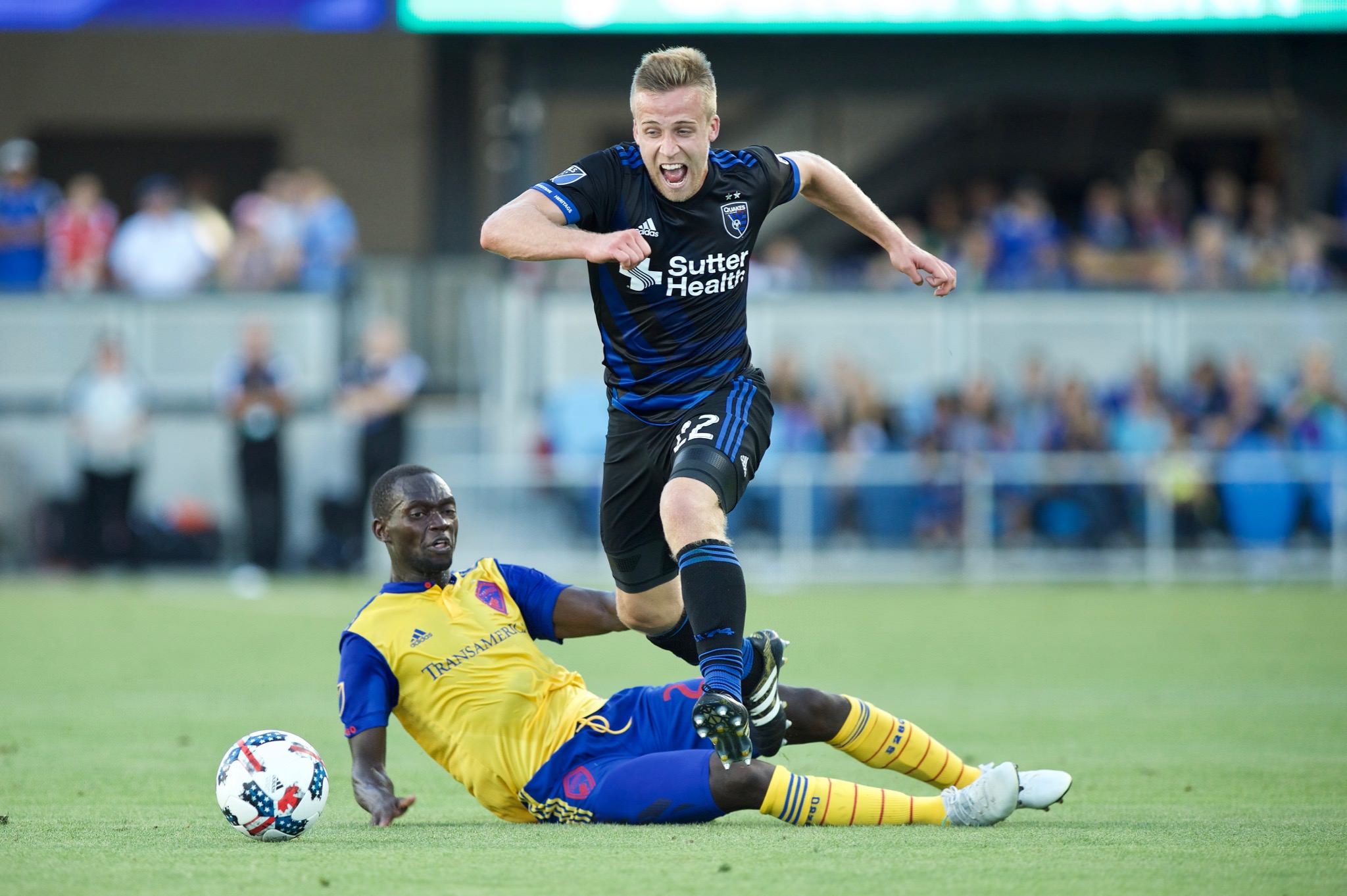 洞中模拟跳 洞中模拟跳